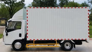 🚚 Light Truck 1/18 Diecast Model – Prebuilt Collector’s Edition ✨